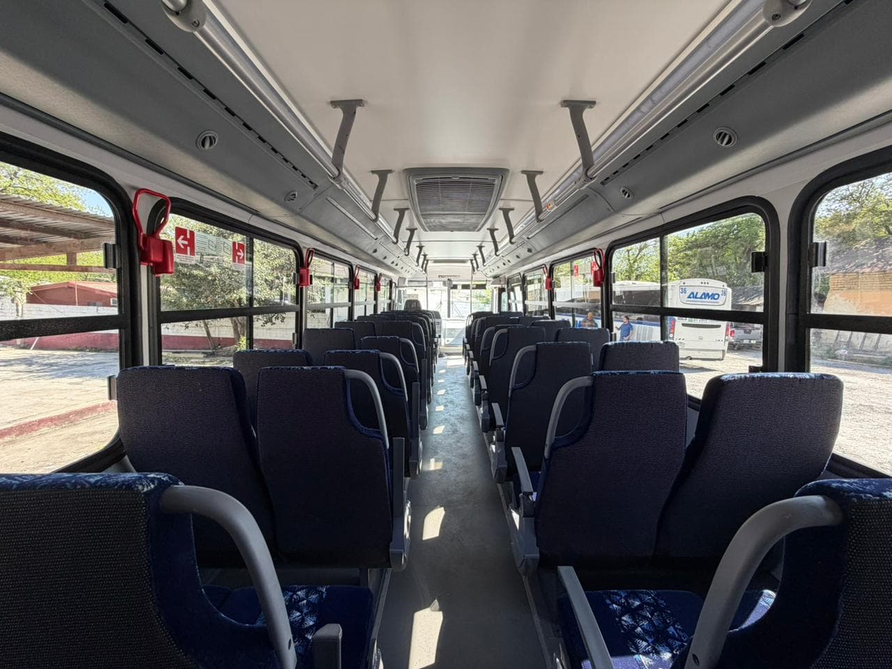 Autobús Estándar — interior pasajeros