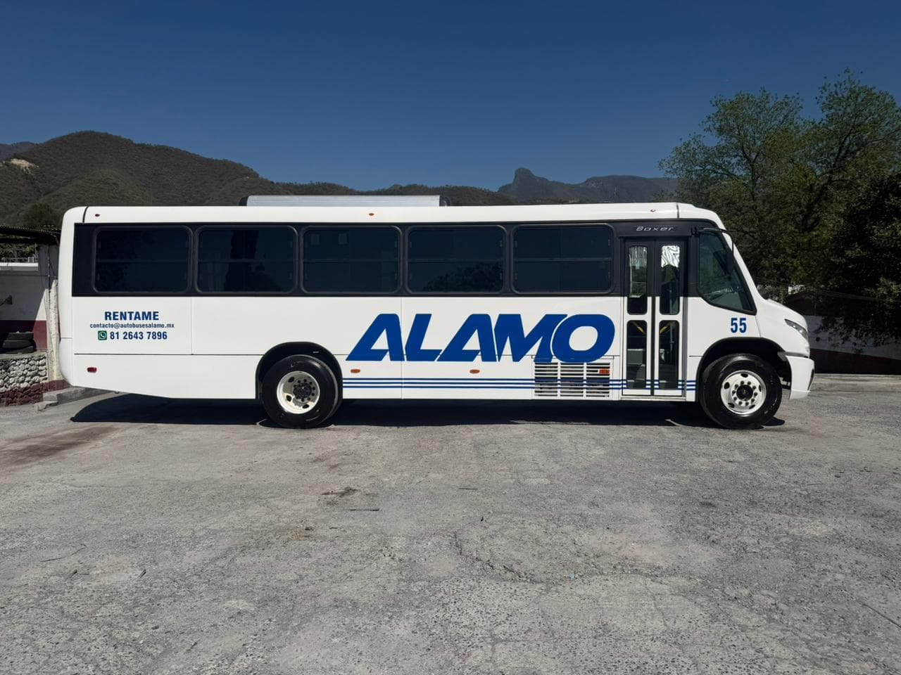 Autobús Estándar — exterior lateral